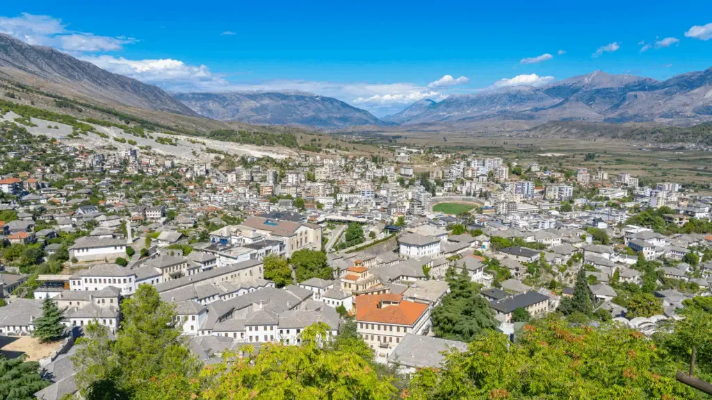 Berat, la ville aux mille fenêtres