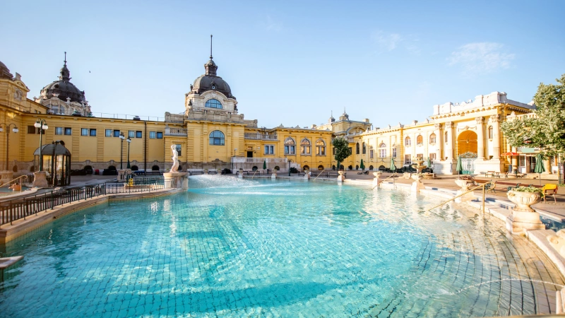 Les bains thermaux Széchenyi